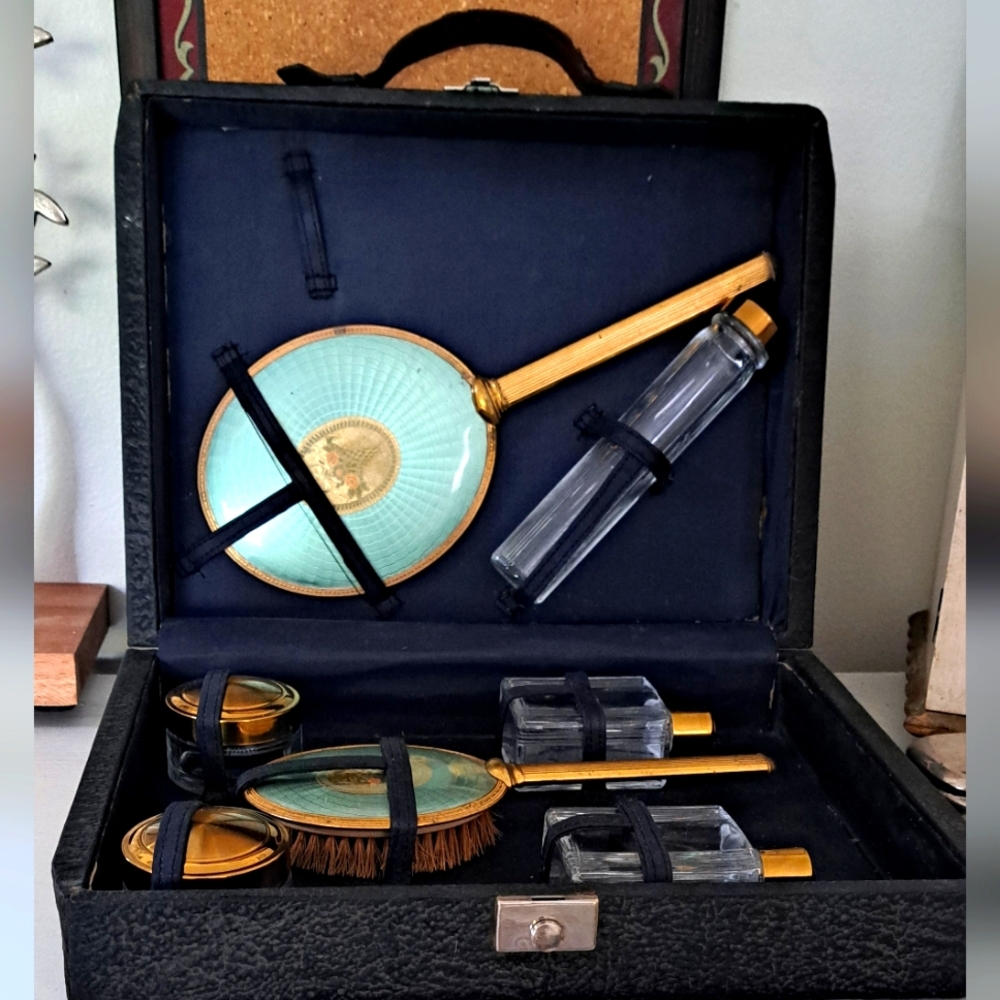 Vintage Vanity Travel Kit w/ 7 pieces
